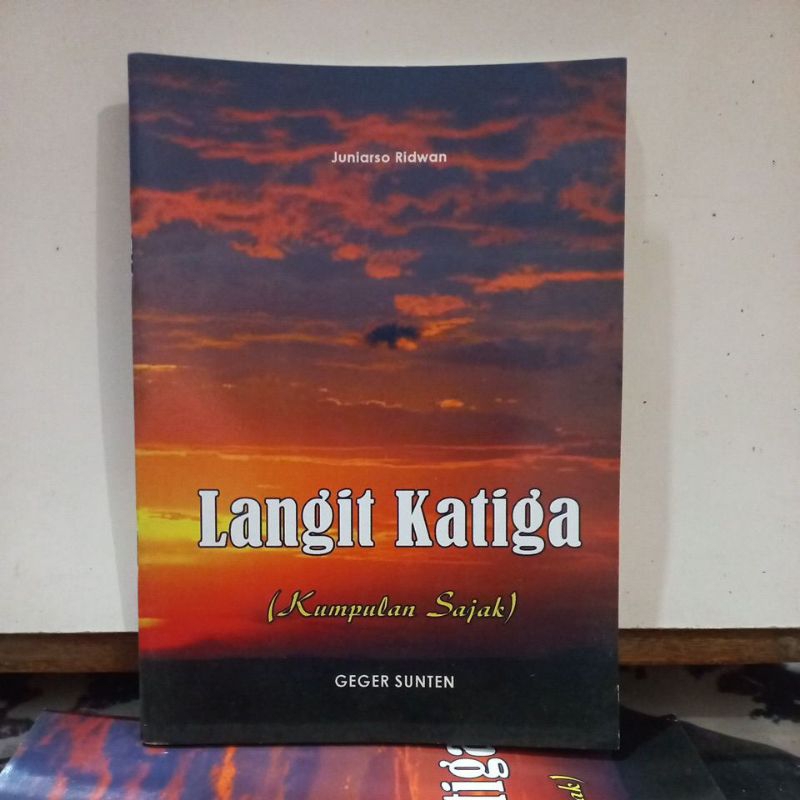 Buku Sastra Sunda - Langit Katiga Kumpulan Sajak