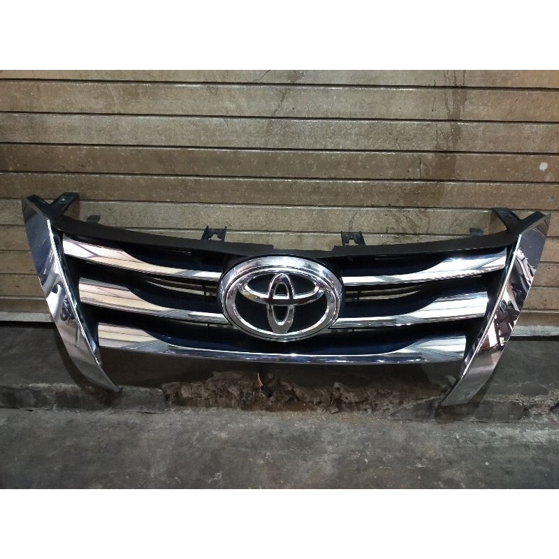 Grill Toyota Fortuner VRZ 2017 original