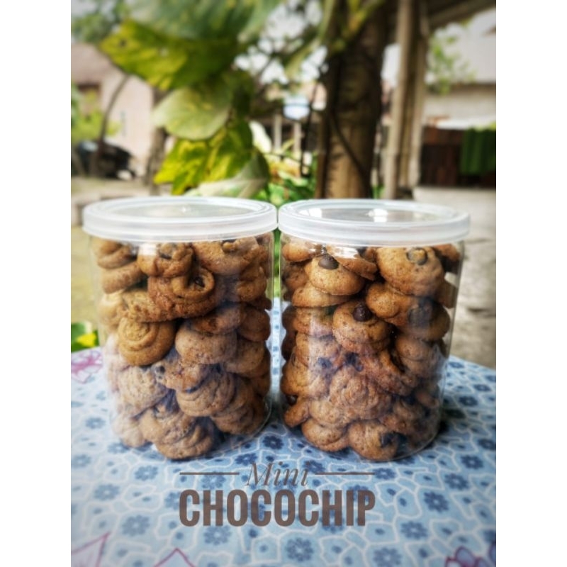 

Beli 1 Gratis 1 Cookies chocochip mini Renyah Lumer Ukuran 500ML