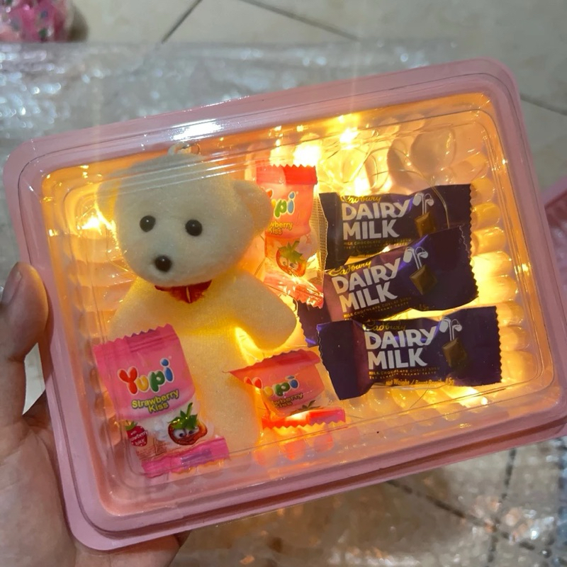 

(LANGSUNG KIRIM) HAMPERS COKLAT KADO MINI GIFTBOX LAMPU