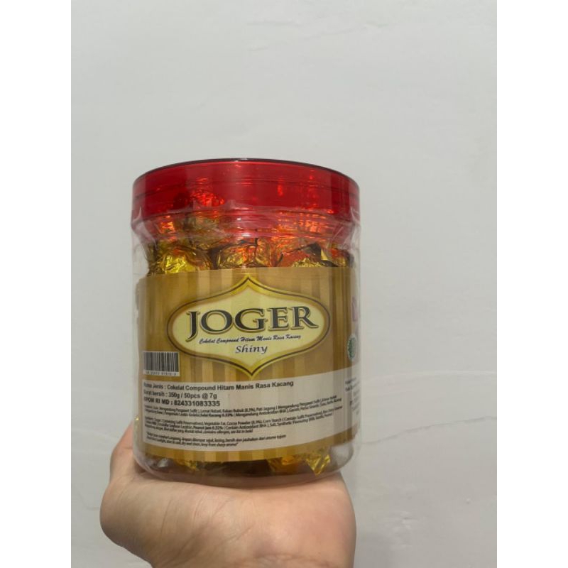 

(Isi 50 pcs/toples) JOGER Shiny Cokelat Compound Hitam Manis Rasa Kacang