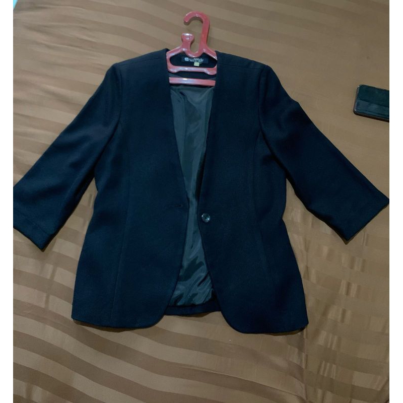 preloved blazer hitam pekat