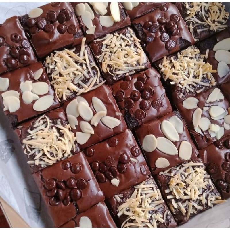 

Brownies3topingAlmondchocokejuukuran20x20cm