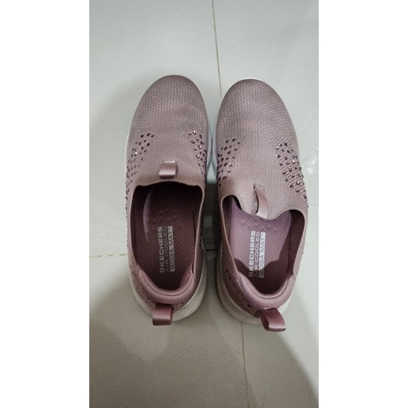 preloved sepatu skechers pink 37