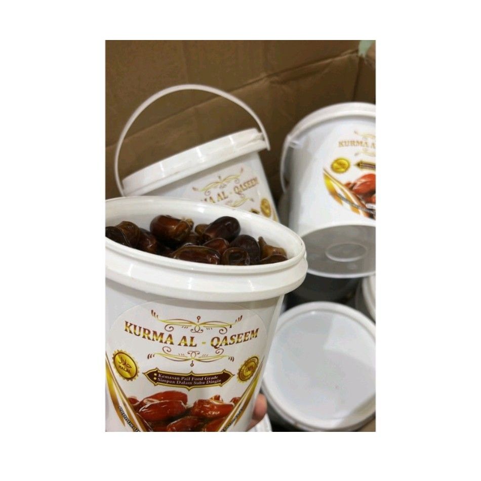 

Kurma AL qaseem Ember 500gr Al Qaseem Original Kurma Lembut Empuk Premium kurnam al qaseem