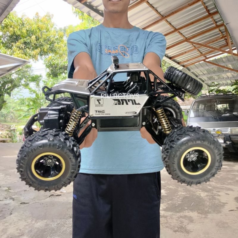 Mobil Remote Control Offroad 4WD Body Besi Metal Kuat Tahan Banting_ RC Offroad 4WD 4x4 Frekuensi