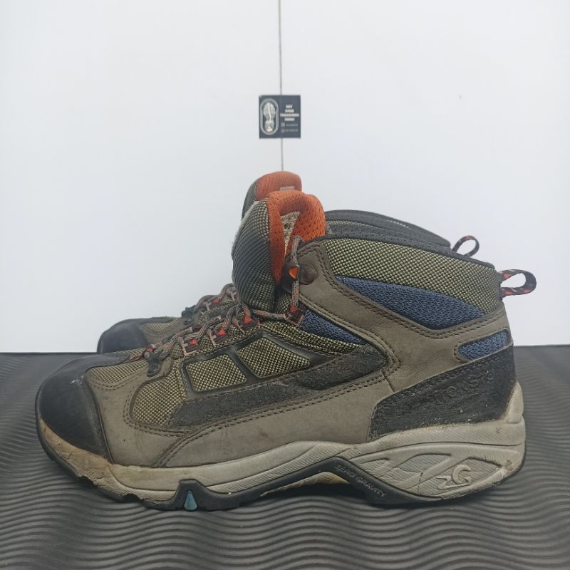 Sepatu Gunung Treksta Size 41 Second | Bekas