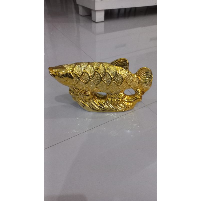 PAJANGAN IKAN ARWANA GOLD