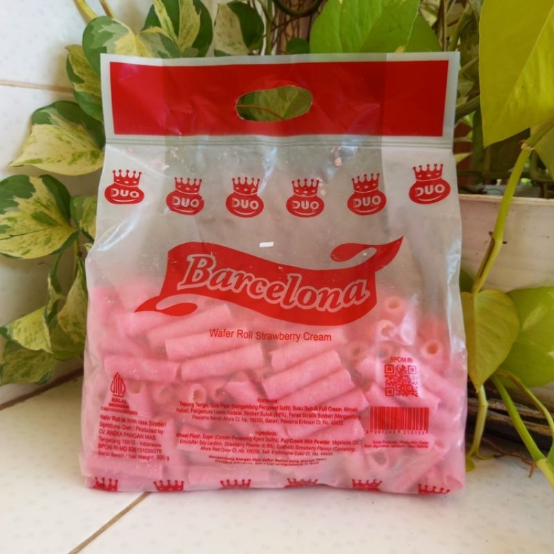 

Snack Wafer Roll Strawberry Cream