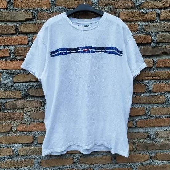 Kaos nike small logo
