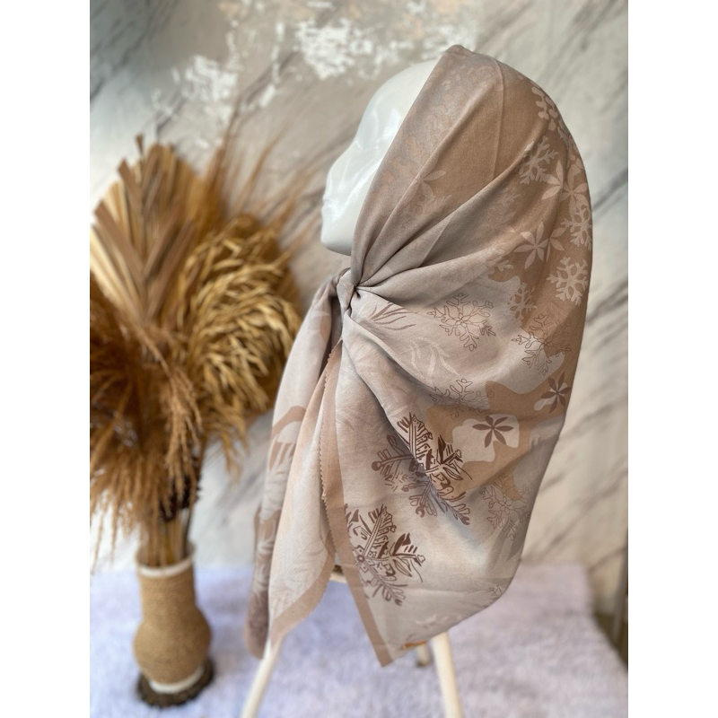 almira yasmin kerudung hijab jilbab segiempat motif