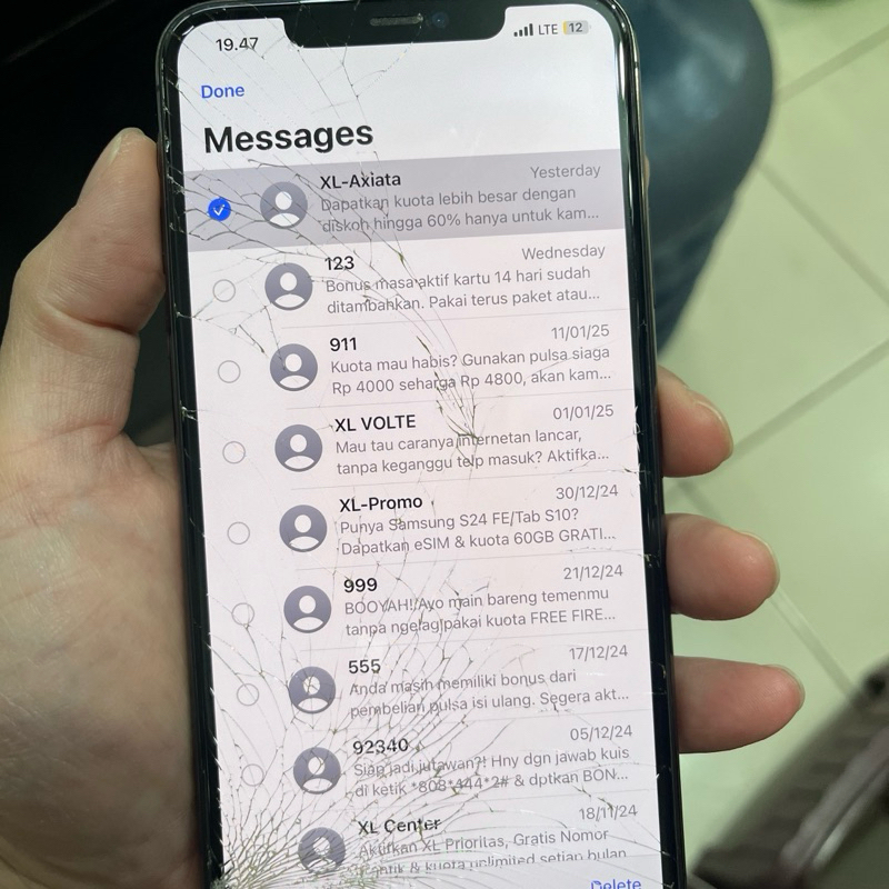 LCD iPhone 11 Pro Max Original cabutan minus retak seperti difoto