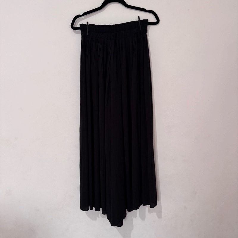 [PRELOVED] BERSHKA CELANA KULOT HITAM