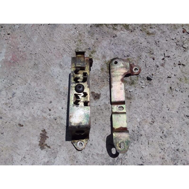 Klem Breket Pangkon Dudukan Aki Honda Megapro Lama Hiu Primus Original