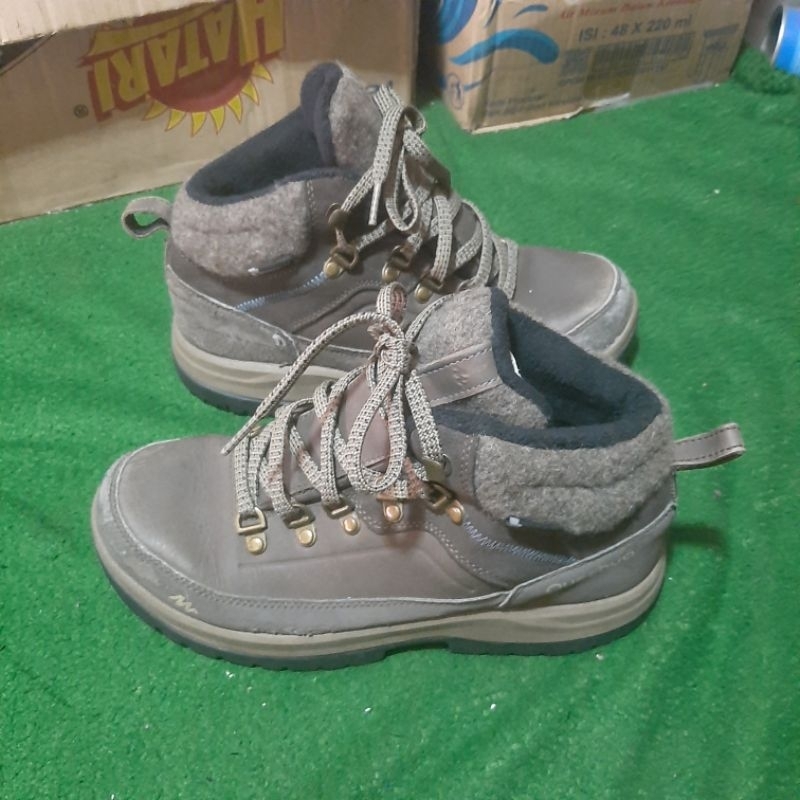 SEPATU GUNUNG/HIKING QUECHUA