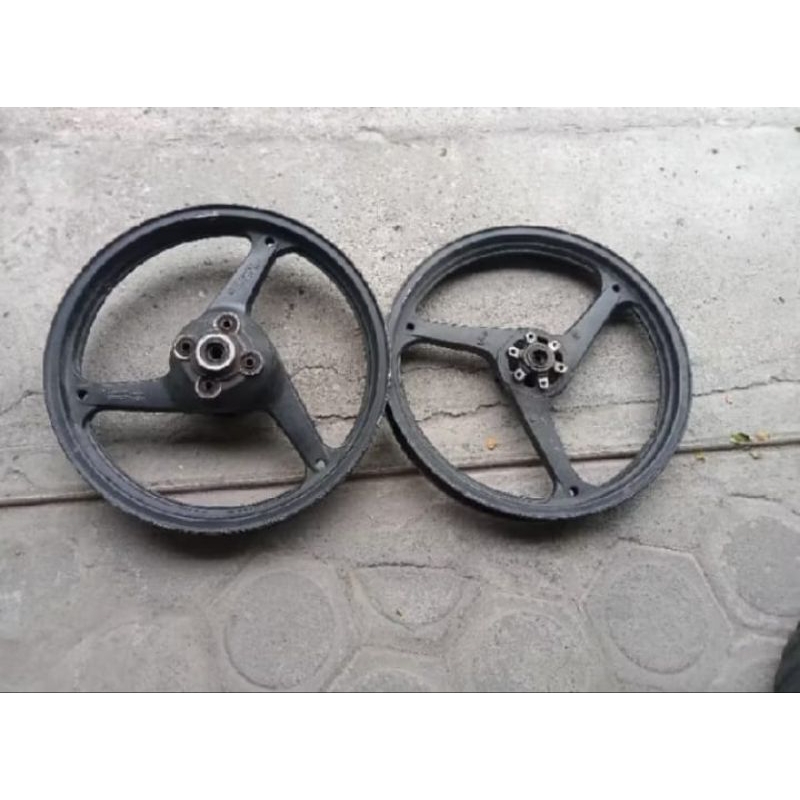 Velg Sepasang Tiger Revo Original Copotan