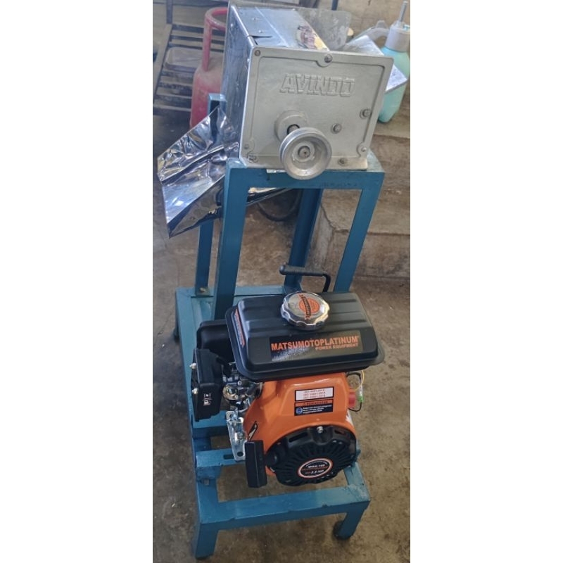 Mesin Parutan Kelapa mesin bensin ataupun dinamo