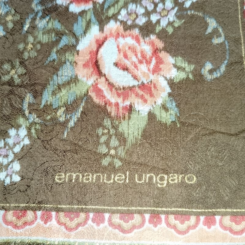 saputangan EMANUEL UNGARO