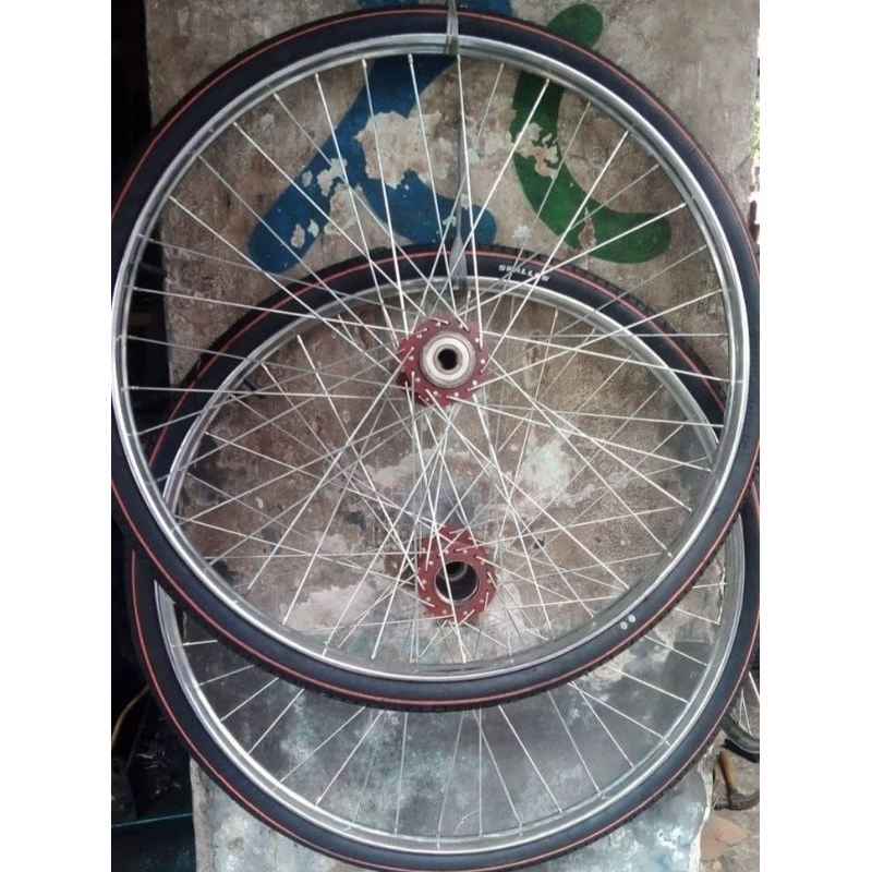 Hanya rodanya saja, tanpa as, roda gerobak velg becak