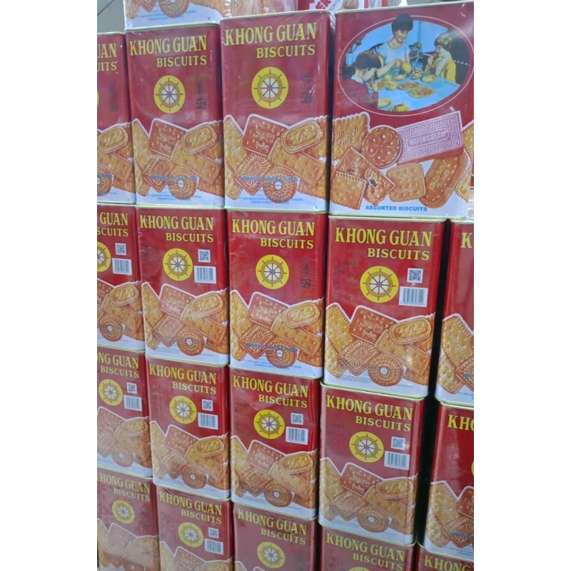 

KHONG GUAN ASSORTED BISKUIT KALENG MERAH 1600GR