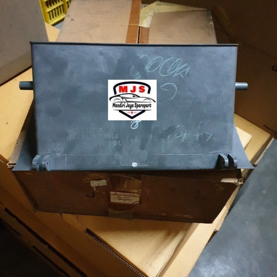 Tutup Laci Mitsubishi Lancer Cedia