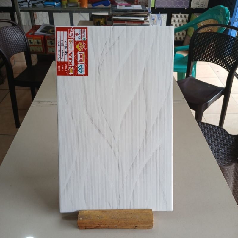 KERAMIK DINDING 25X40 RAMA GRIS / GLOSSY / MULIA TILES