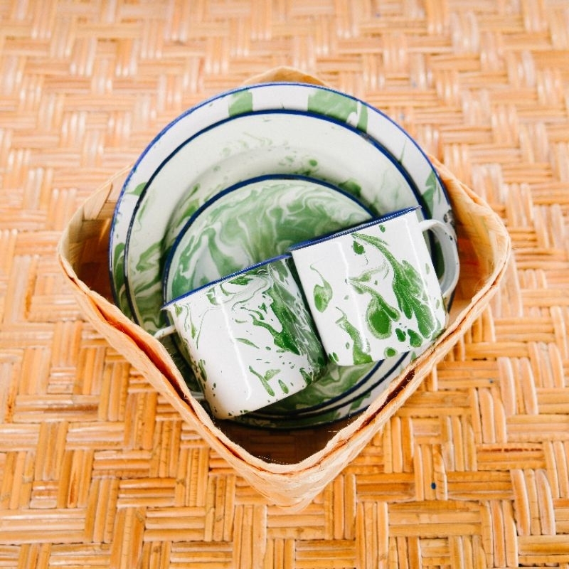 

Hampers Souvenir dan Kado Piring Gelas Jadul Set Enamel Paket Blirik Free Kartu Ucapan