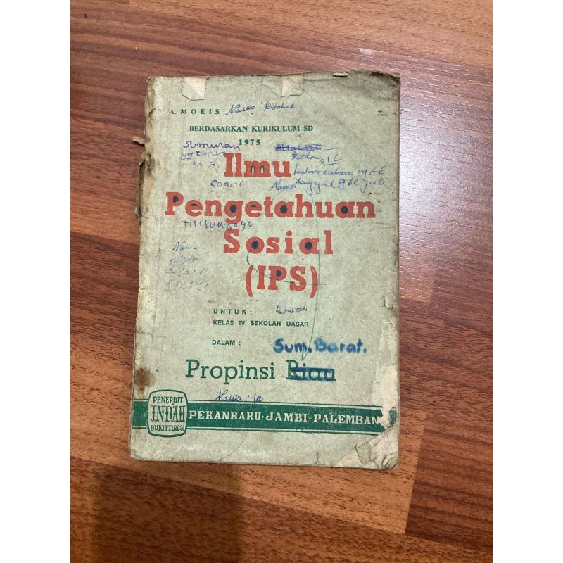 Buku Ilmu pengetahuan Sosial Untuk kelas IV SD berdasarkan kurikulum 1975