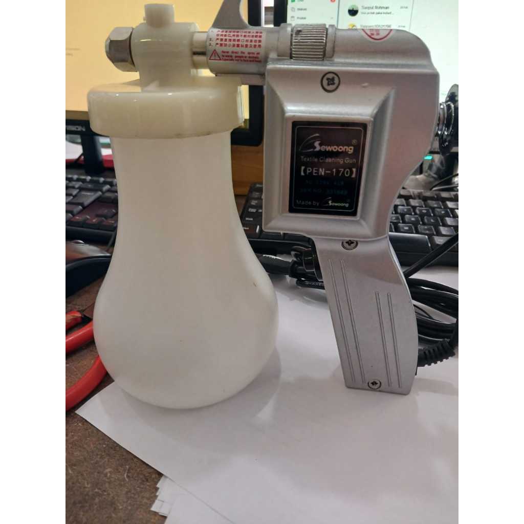 Spray gun textile cleaning gun