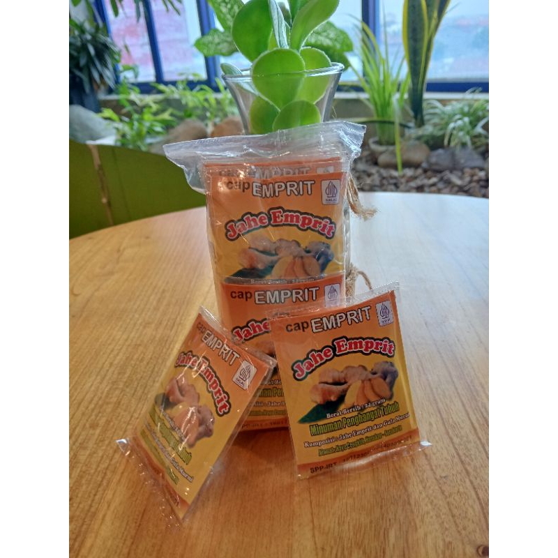 

Minuman tradisional Jahe Emprit ASLI 100% Cap Emprit , pedas jahe alami tanpa bahan pengawet khas Solo