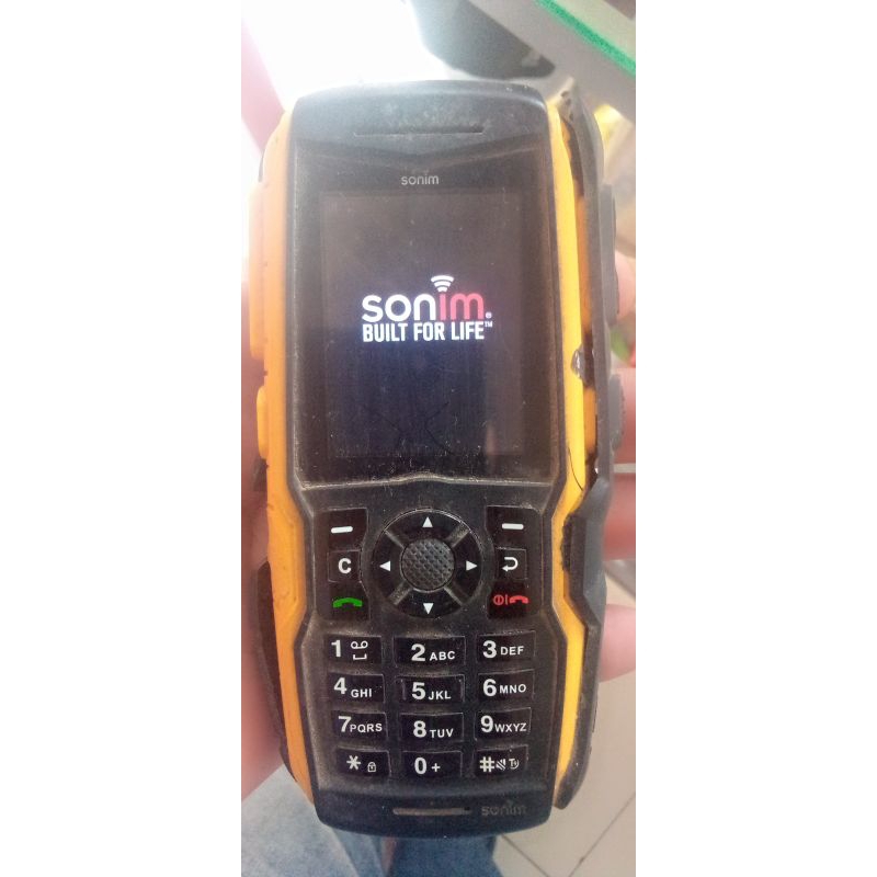 HP Gunung merk Sonim