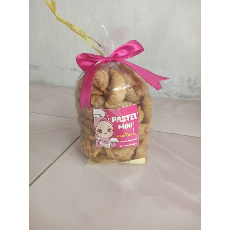 

pastel mini isi abon sapi ful kemasan 1/2 kg