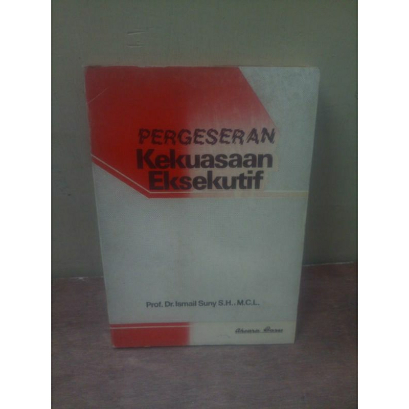 PERGESERAN KEKUASAAN EKSEKUTIF penulis PROF. DR. ISMAIL SUNY S.H