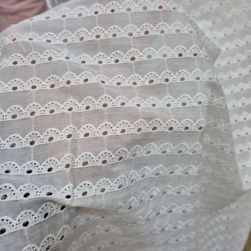 kain katun bordir bolong premium warna putih tulang garment-harga/0,5 m