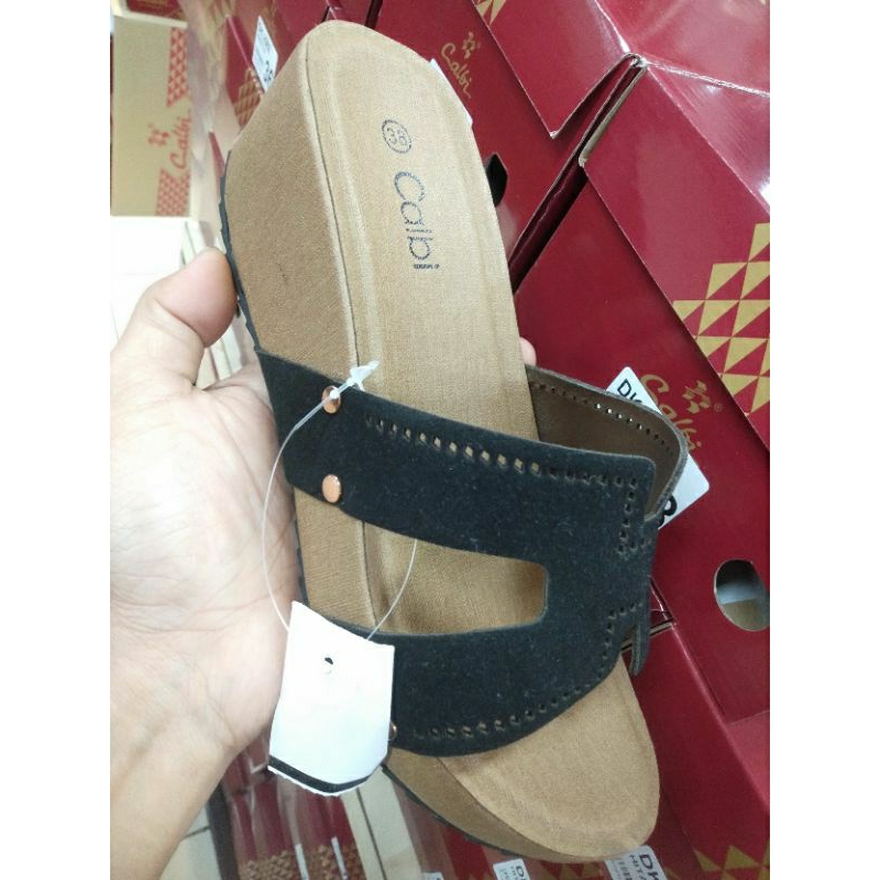 WEDGES CALBI ORIGINAL / KUNIR/HITAM