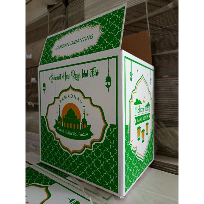 

Box Parcel Lebaran / Idul Fitri 32,5 x 24 x 32,5 cm Putih / Kadus Parcel / Hampers Hari Raya