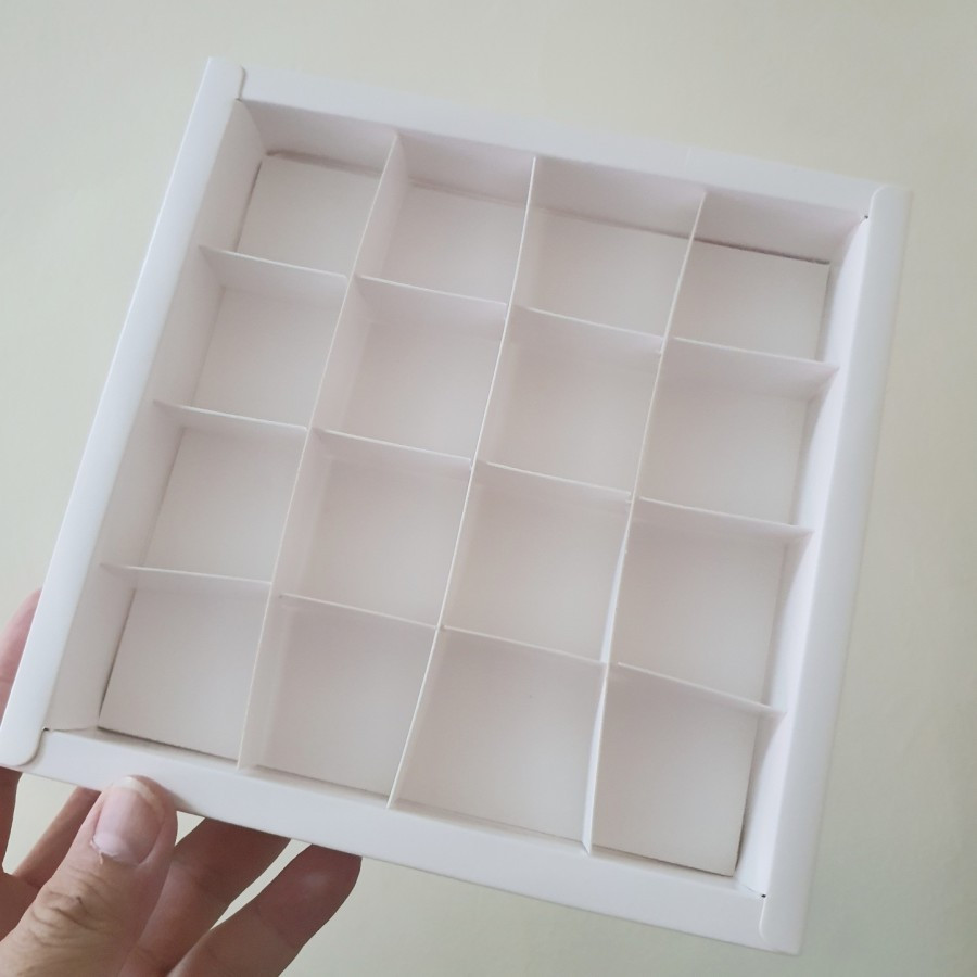 

Dus Mochi Mika 4x4x3 Box Kue Nastar