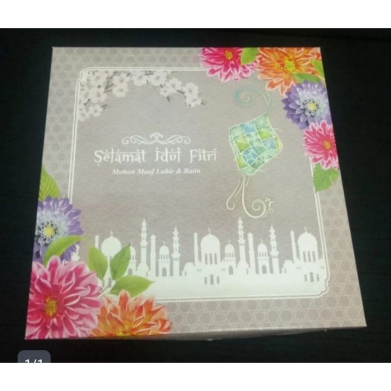 

Box Lebaran Kylie spring 20(22x22x8)