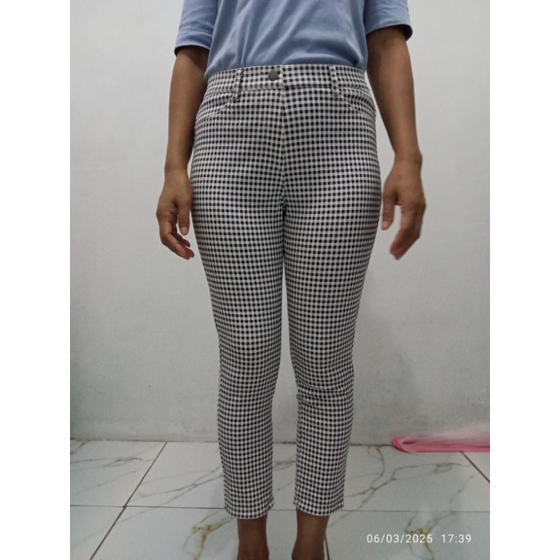 preloved celana ankle wanita kotak uniqlo