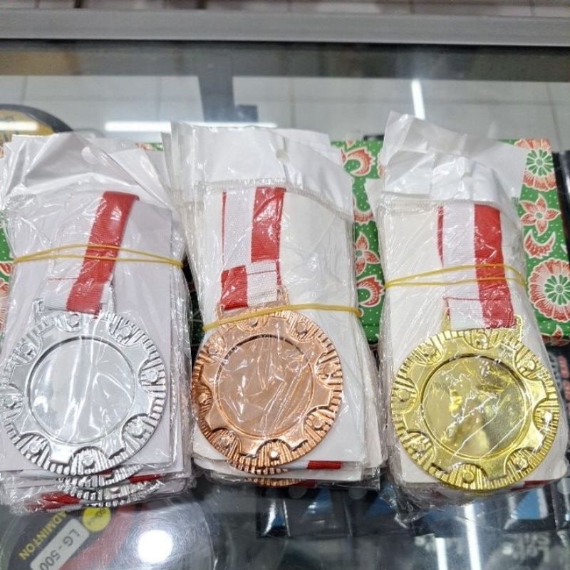 MEDALI BESI SET EMAS PERAK PERUNGGU / MEDALI BESI SET