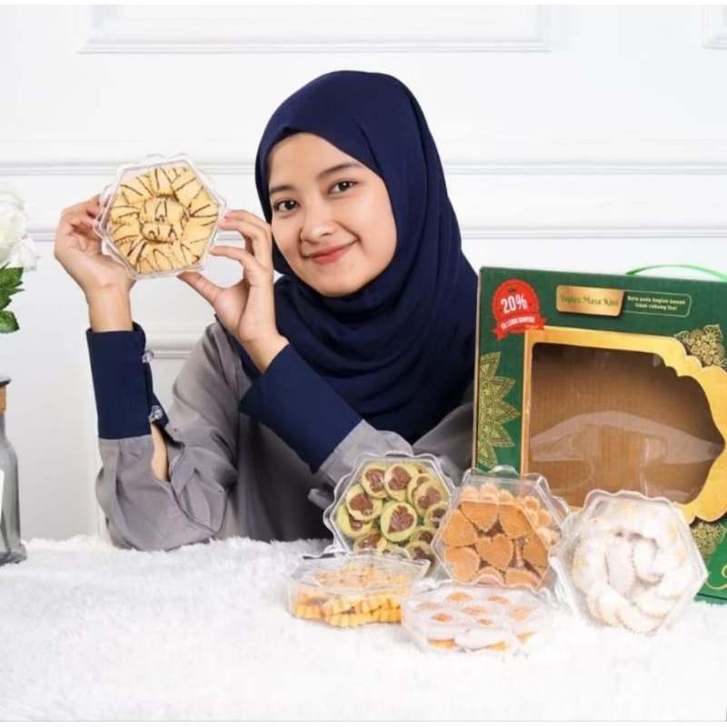 

PAKET PARCEL KUE LEBARAN IDUL FITRI OVINA PAKET SILVER BEST SELLER DIBUAT / PARCEL LEBARAN / HAMPERS IDUL FITRI NATAL TAHUN BARU / KUKER / NASTAR