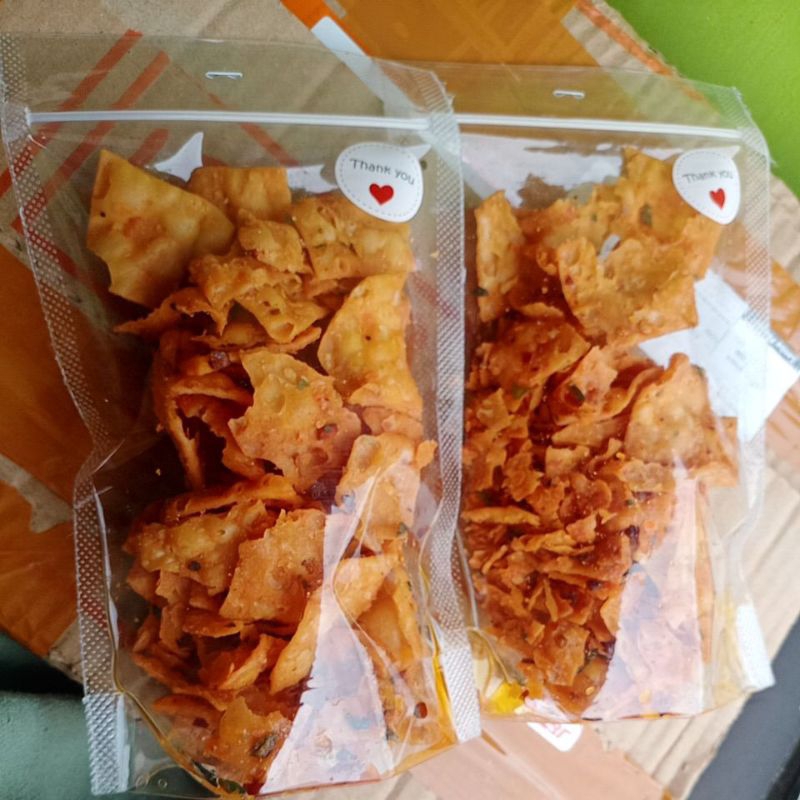 

kripik pangsit pedas jeruk purut