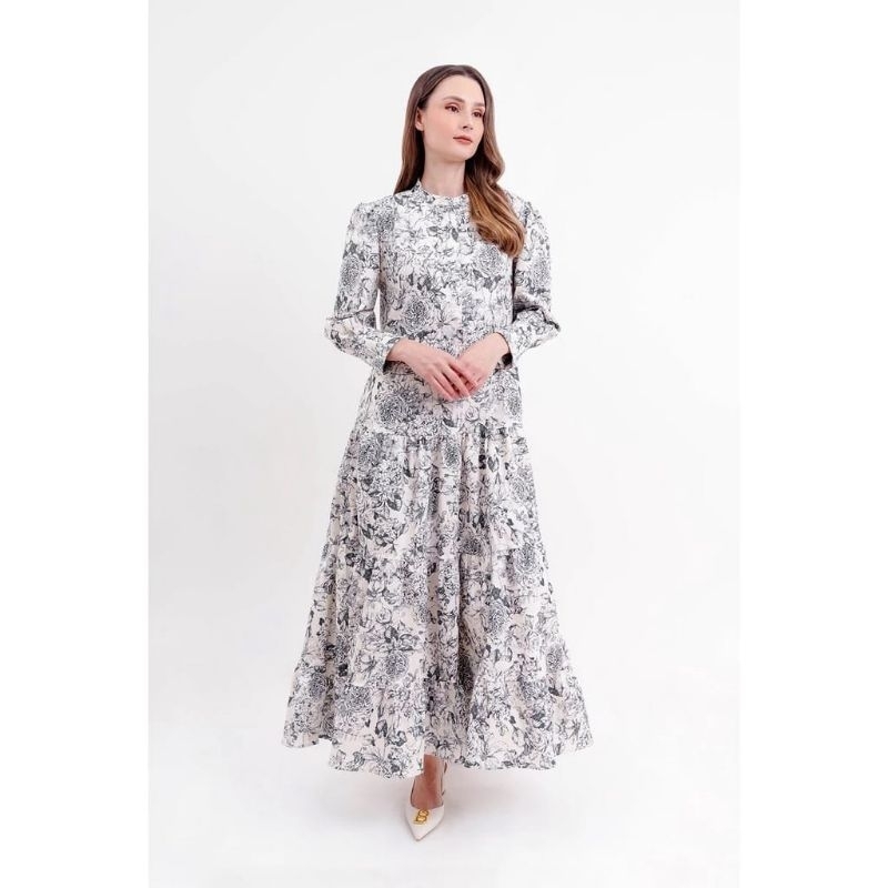 Benang Jarum - Le Jardin Bleu Maxi Dress - M  { NEW }