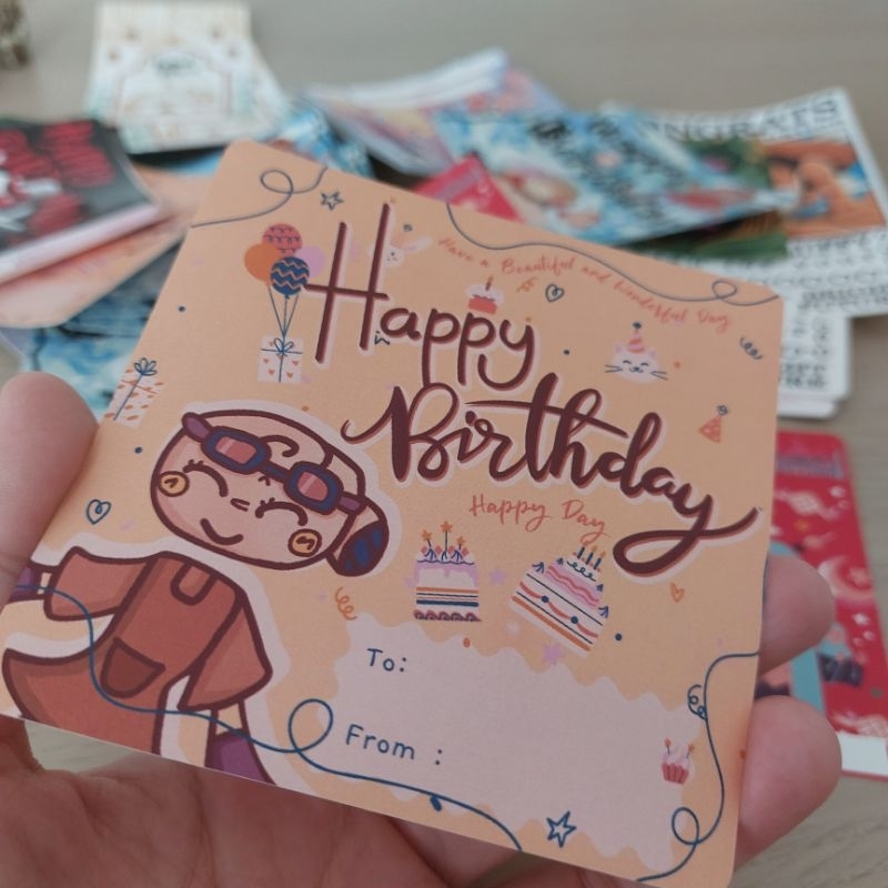 

Stiker Happy Birthday Shelly Dandy's World vinyl doff anti air uk. 10x10 cm
