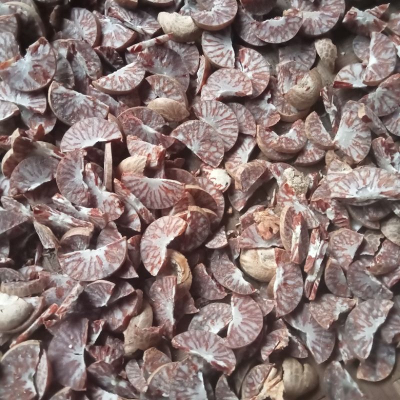 

Buah Pinang tua iris 1 kg
