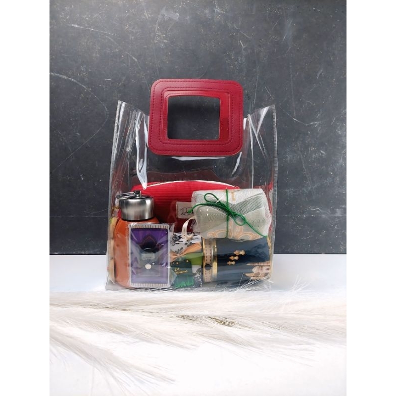 

Alesya Hampers