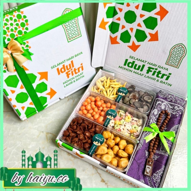 

[PROMO] Paket Hampers Snack Lebaran Set Gift Box Hari Raya Isi 6 Snack Hijab Sajadah Tasbih Special Edition Hantaran Hadiah Idul Fitri by Haiyu