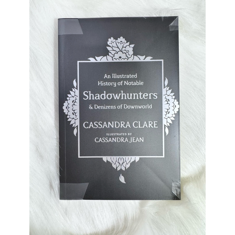 (English) An Illustrated History of Notable Shadowhunters and Denizens of  Downworld by Cassandra Cl