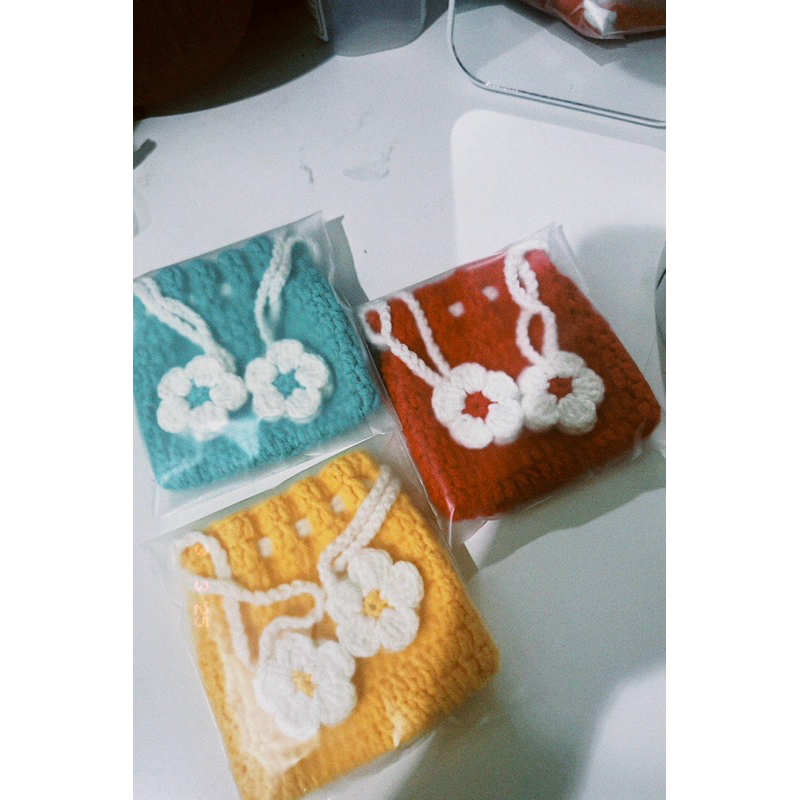 Pouch Rajut Bunga