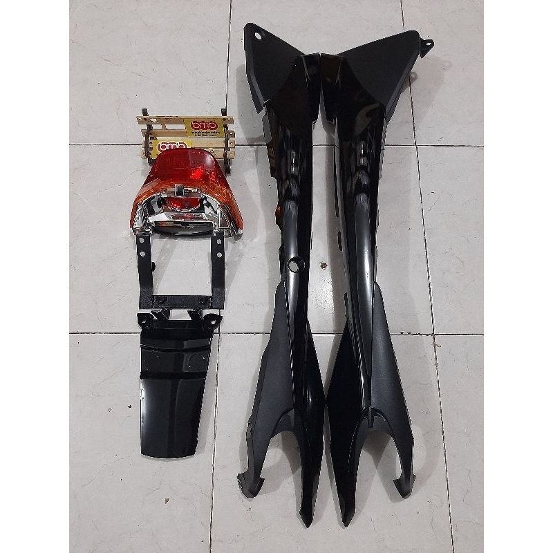 Yamaha RXZ Catalyzer cover body samping set lampu belakang + braket bracket + behel warna hitam